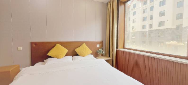 红豆杉宾馆(长白山北坡集散中心云顶市集店)图片