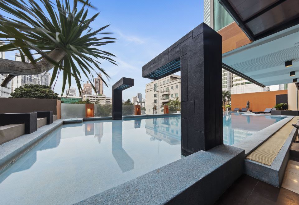 Golden Tulip Mandison Suites Over view