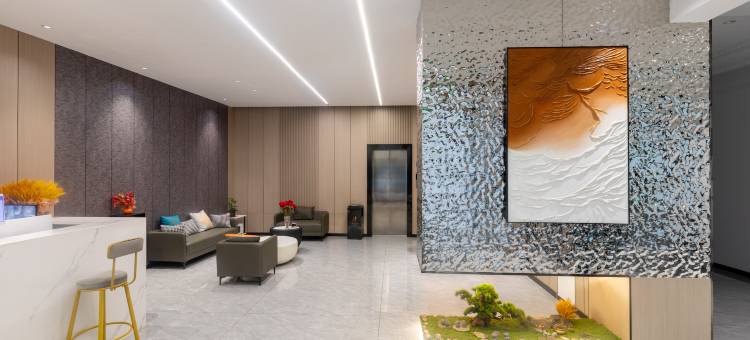 蒙自四叶草酒店(南湖公园新天地步行街店)图片