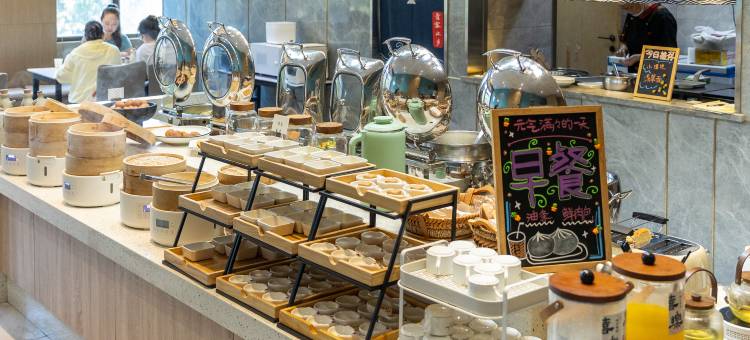 博雅丽兹·BOYA轻奢酒店(湖州吴兴万达广场店)图片