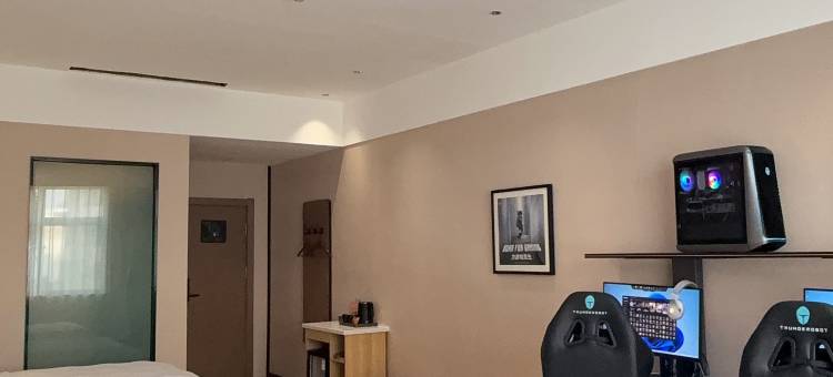 雷神竞界电竞民宿(运城万达广场店)图片