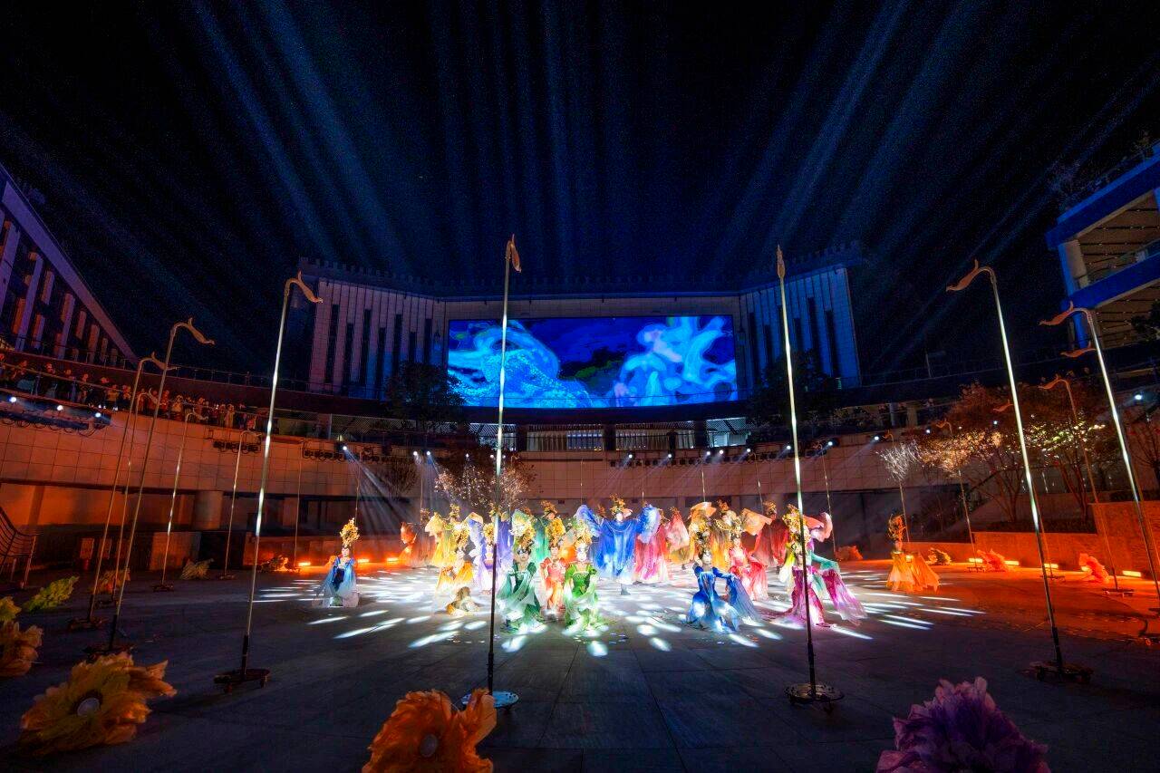 洛阳华茂春松酒店图片