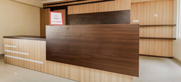 红多兹PLUS酒店-近巨港广场购物中心(RedDoorz Plus Near Palembang Square Mall)图片