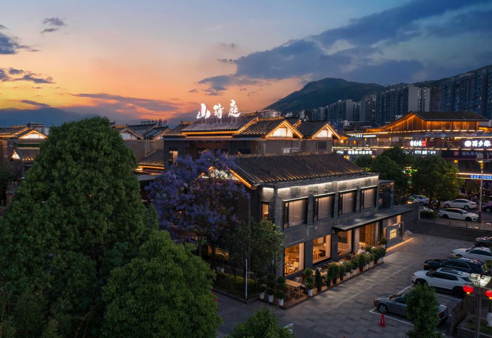 西昌山海庭酒店(邛海湿地海河天街店)外景图