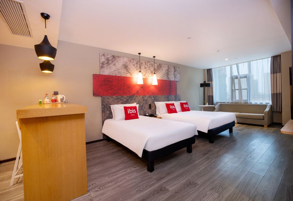 Ibis Hotel (Zhengzhou Tanshili Longhai Road Kaixuanmen) Hotel Overview