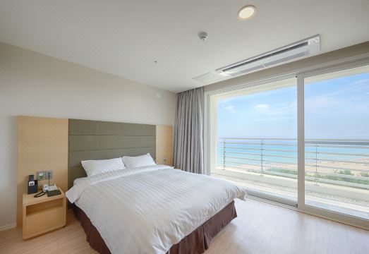 Sol Beach SamcheokHotel Overview