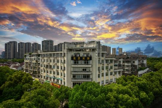 美景轻奢假日酒店(湖州市中心店)