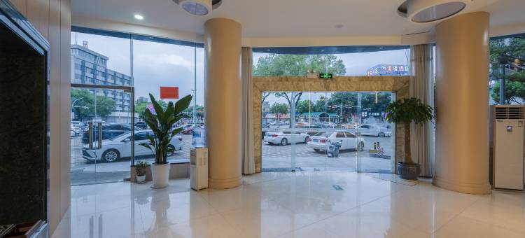 逸宿轻居酒店(临海崇和门店)图片