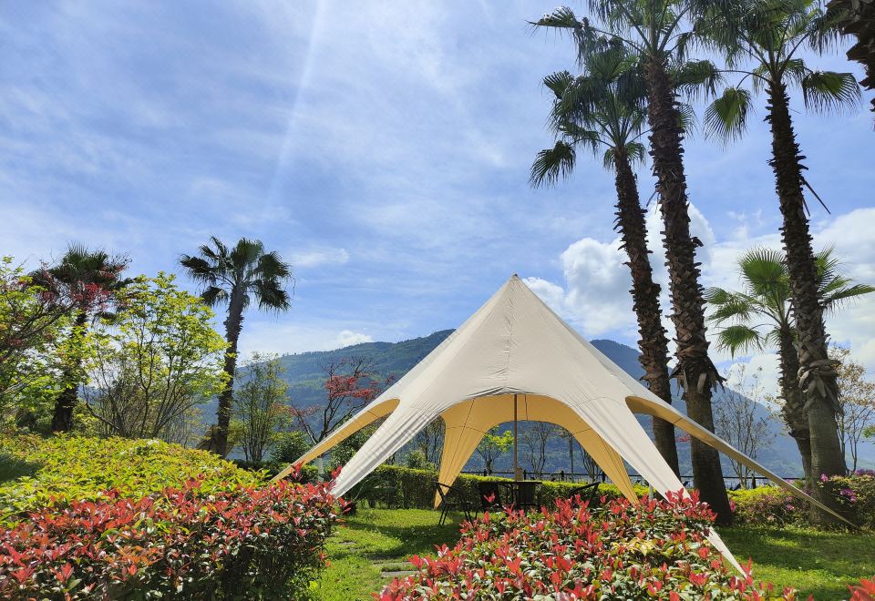 River & Holiday Grand Rezen Hotel Yunyang Hotel Overview