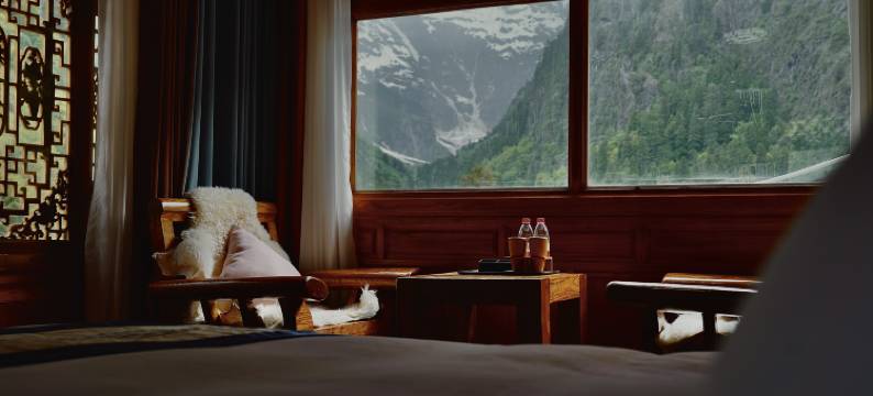 雨崩止语心舍图片