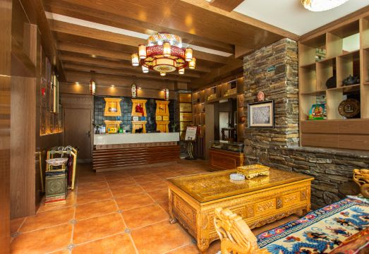 康定人家主题酒店外景图