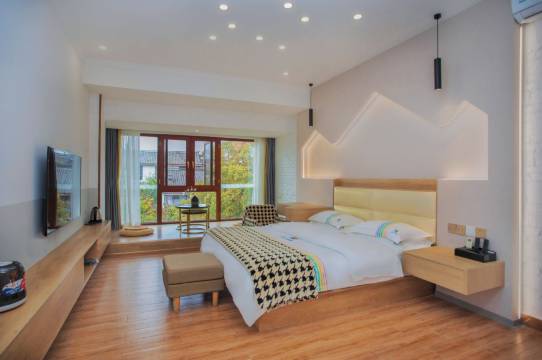 樱花坞原宿(彝人古镇店)