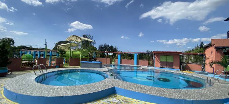 红多兹Plus圣·纳西索雷克斯林度假村(RedDoorz Plus @ Lhexlyn Resort San Narciso)图片