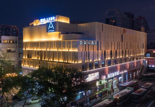 广州珠江新城寺右新马路亚朵X酒店外景图