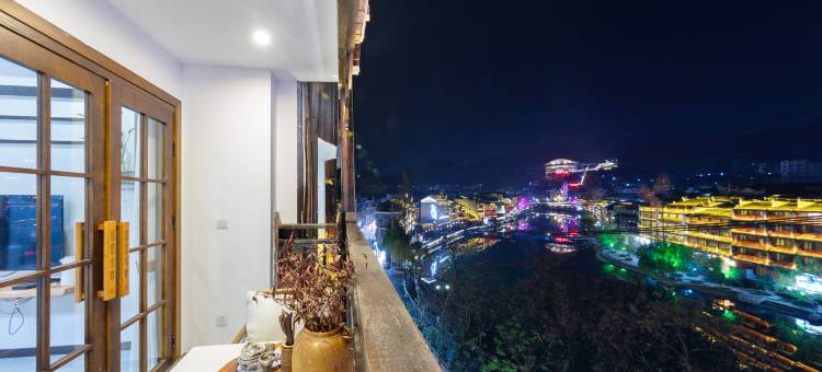 悠悠水畔•高端江景民宿(凤凰古城景区南华门店)图片