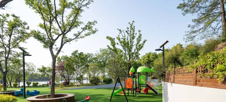 花筑·壹山伴水民宿(茅山东方盐湖城店)图片