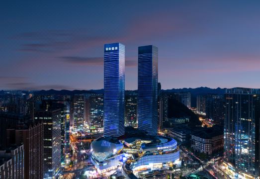 贵阳花果园双子塔亚朵酒店外景图