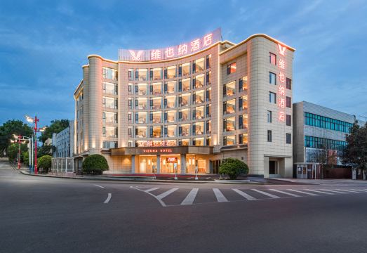 Vienna Hotel Dehong Longchuan Hotel Overview