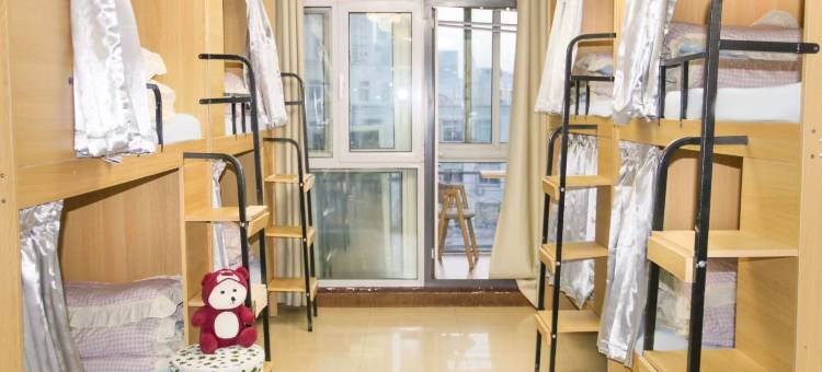 菠萝屋女生青年旅舍(天津站地铁站店)图片