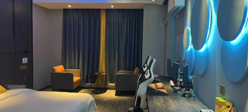 辛巴电竞酒店(郑州黄河科技学院店)图片