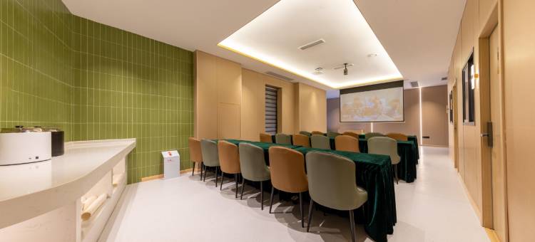 IU酒店(重庆袁家岗地铁站店)图片