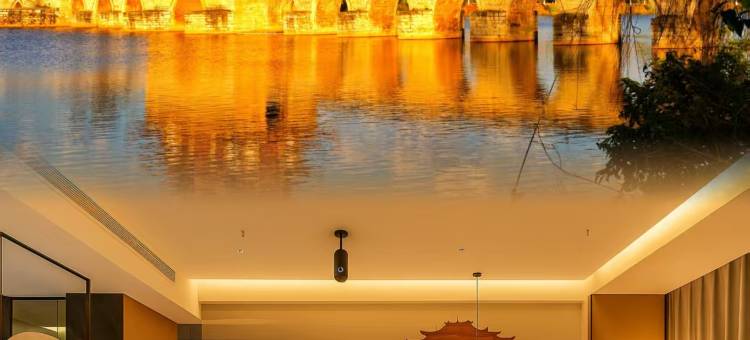 建水古城·云上邻栖｜CinemaBathtub酒店(建水古城朝阳楼店)图片