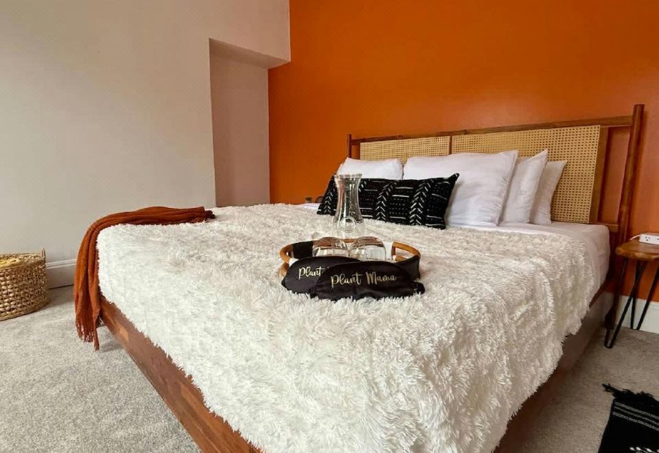 Prime Location - Over 4,500 Reviews - Parking Hotel Overview