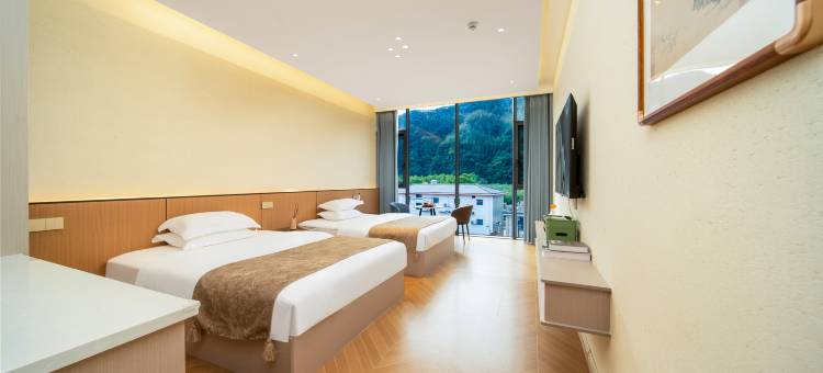 金谷春・溪畔环山・StarryNight・草坪美宿(皖南川藏线月亮湾景区店)图片