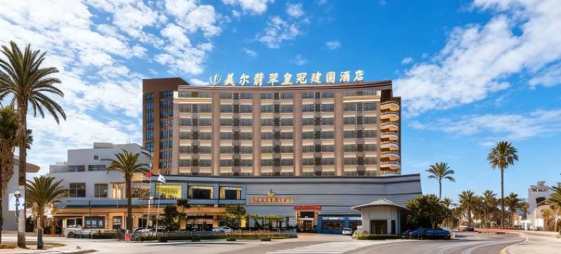 腾冲美尔翡翠皇冠建国酒店(文星楼砚湖公园店)图片