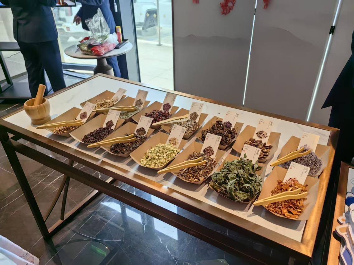 西安金陵紫金山酒店(西安城墙洒金桥美食街店)图片