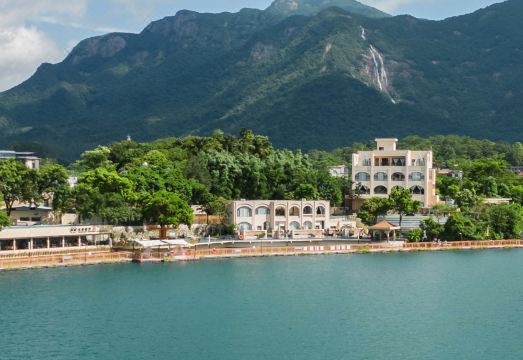 寻她温泉民宿外景图