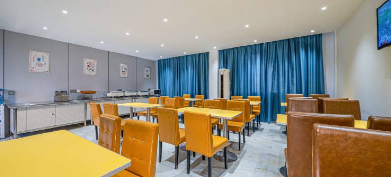 美凯时尚酒店(朝阳广场火车站店)图片