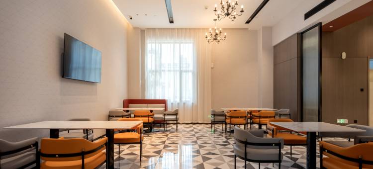 柏曼酒店(库尔勒市政府杜鹃河店)图片