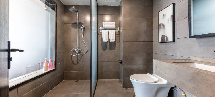 芒市宏顺艺术酒店(芒市广场店)图片