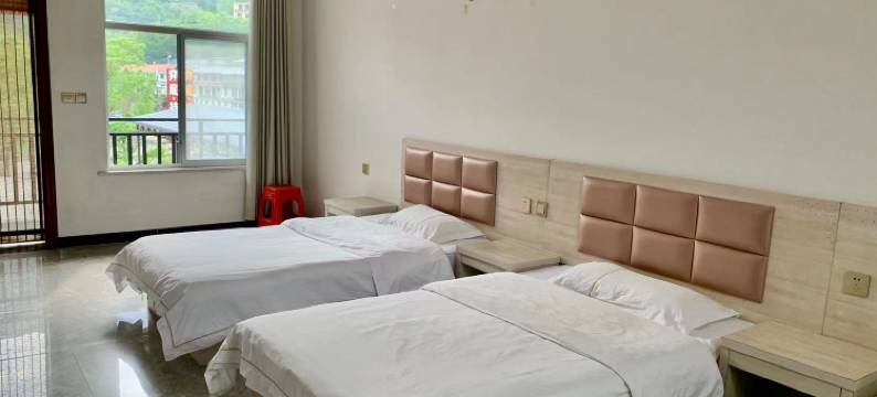 平顺穽底·挂壁居图片