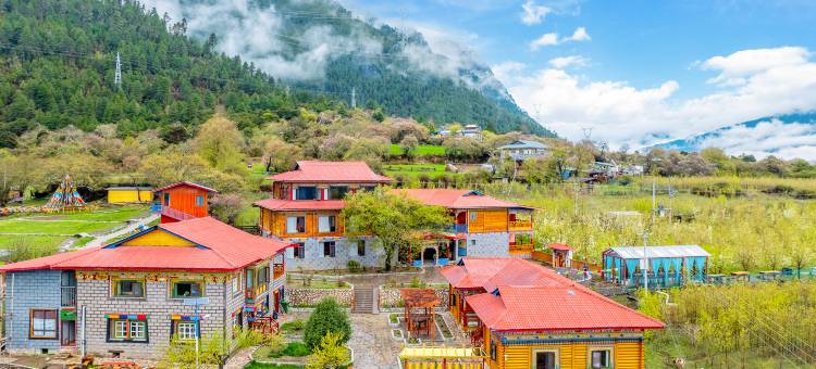 波密雍藏·嘎朗山居图片