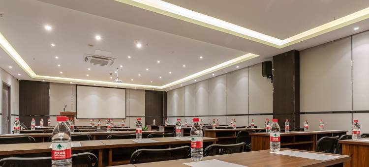 白玉兰酒店(南通城港路地铁站店)图片