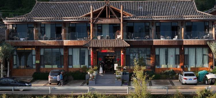 泸沽湖两棵树湖景客栈图片