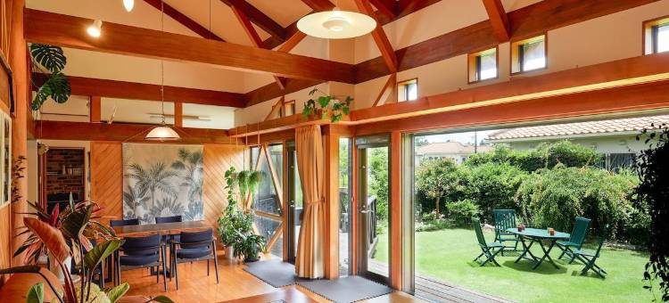 Malama Monstera In a botanical space, pls have a relaxing time.图片