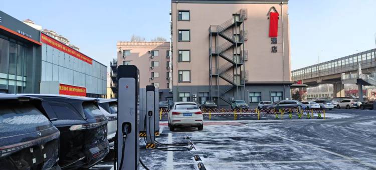 哈尔滨西站城乡路地铁站亚朵酒店图片