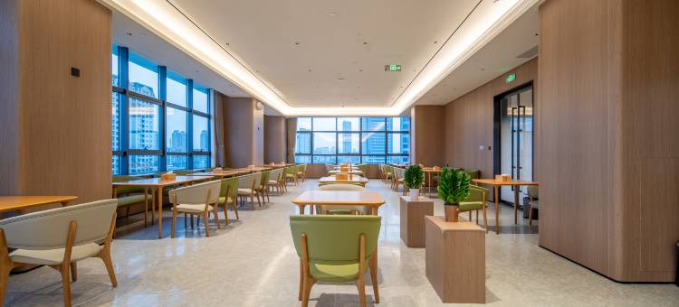 华悦凯旋大酒店(伟业大厦新城公交站店)图片