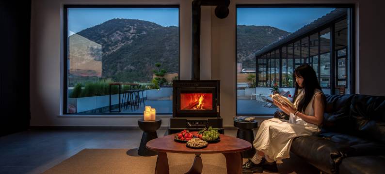 麓鸣·山赞｜雪山IMAX电影画框·日照金山揽景云宿(丽江古城店)图片