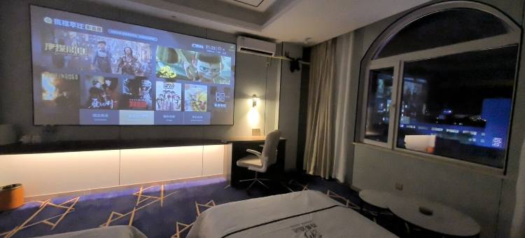 森曼观影酒店(汇融新天地店)图片