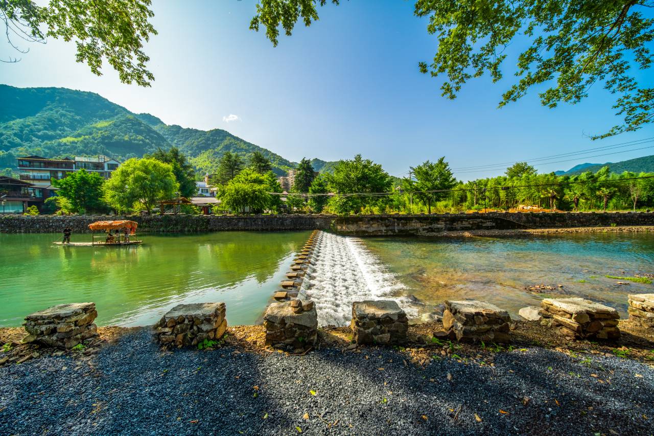 晓山青·溪畔环山·轻奢度假野墅(皖南川藏线板桥店)图片