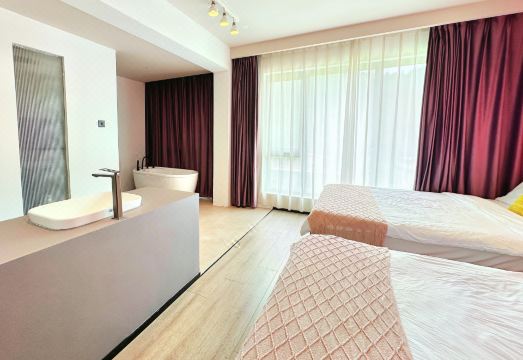 Wuxi Taihu Yaogeli HomestayHotel Overview