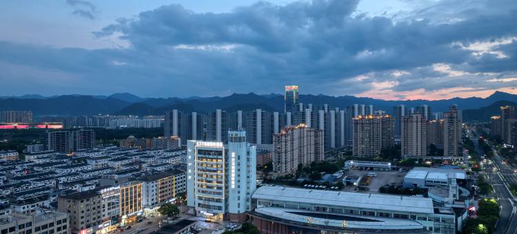 艺龙玺程国际酒店(天台山高铁站店)图片
