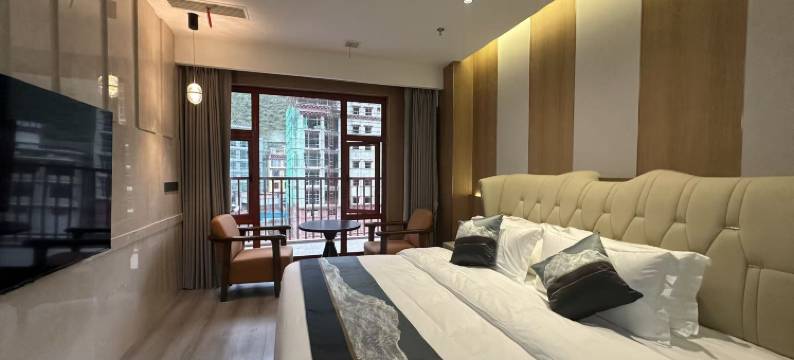 白玉县河坡手造城金工酒店图片