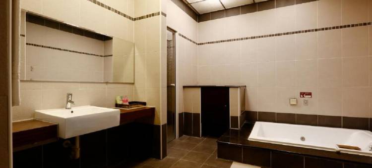 金银岛汽车旅馆-新富店(凤山)图片