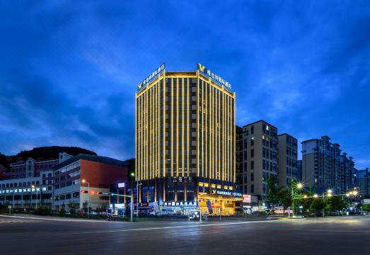 维也纳国际酒店（安顺市安顺西高铁站店）外景图