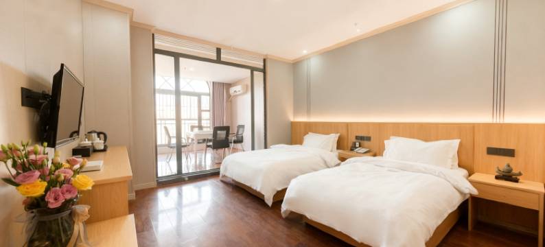 蓝湾假日酒店(南京柳洲东路地铁站店)图片